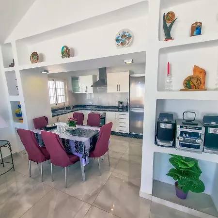 Bungalow Bellavista 13 - 3 Bed/2 Bath - 1 Toilet - Communal Pool - Wifi - * Puerto del Carmen (Lanzarote)