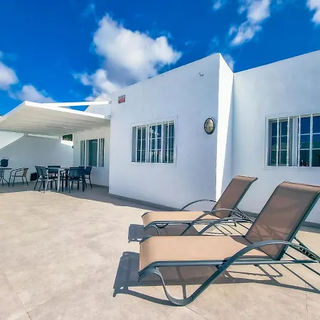 Bungalow Bellavista 13 - 3 Bed/2 Bath - 1 Toilet - Communal Pool - Wifi - * Puerto del Carmen (Lanzarote)